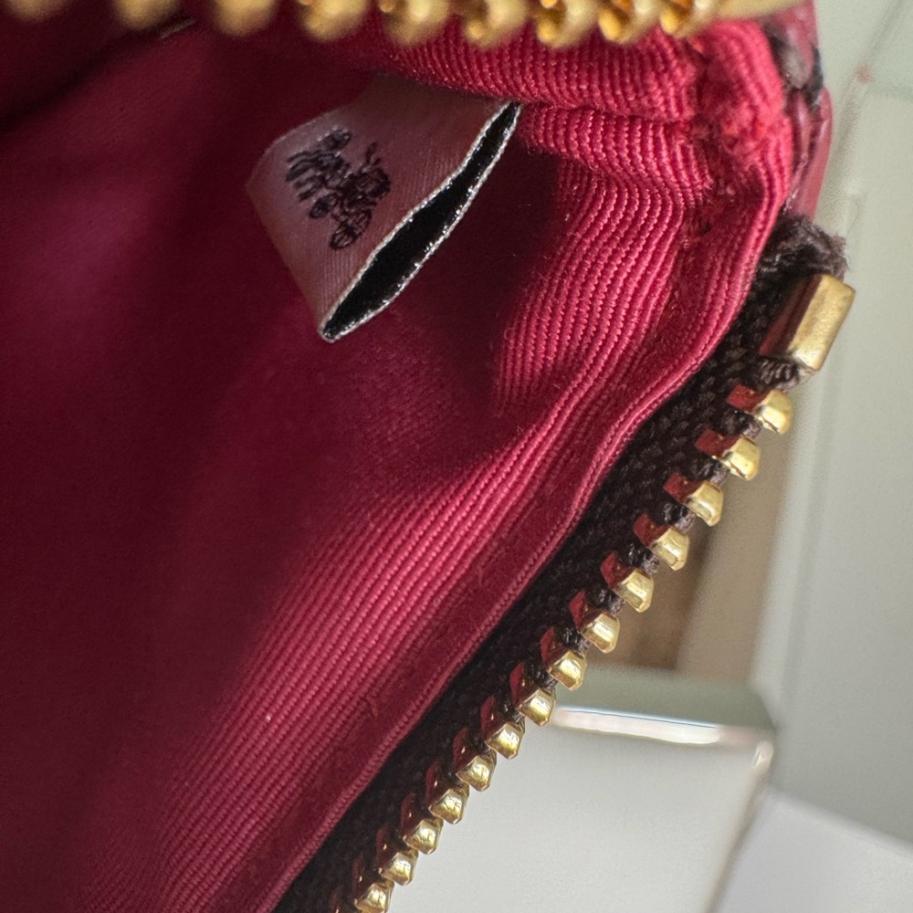 NWOT Coach Wristlet in excellent condition - Picture 6 of 6